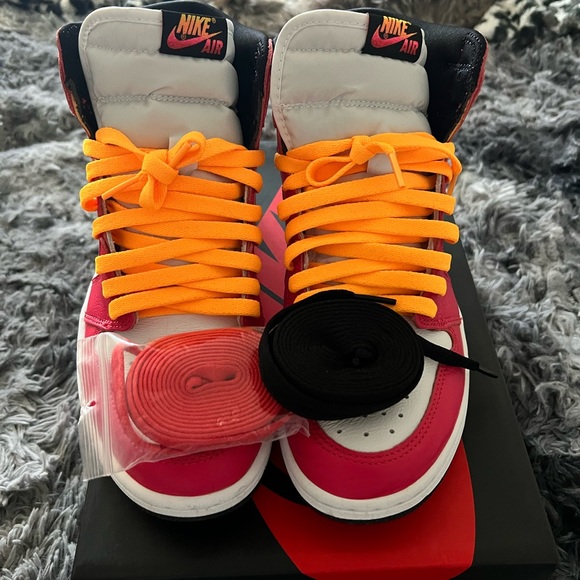 Jordan Retro 1s - Picture 4 of 9